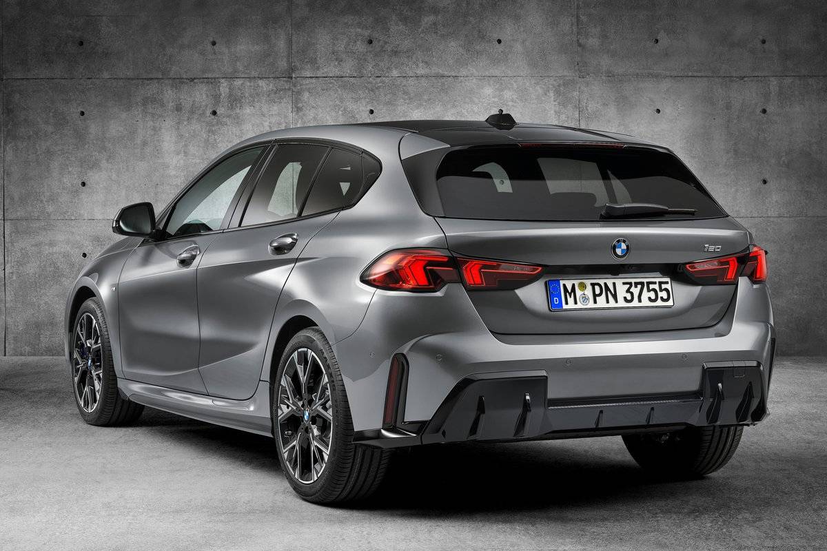 بي ام دبليو السلسة الاولى 2025