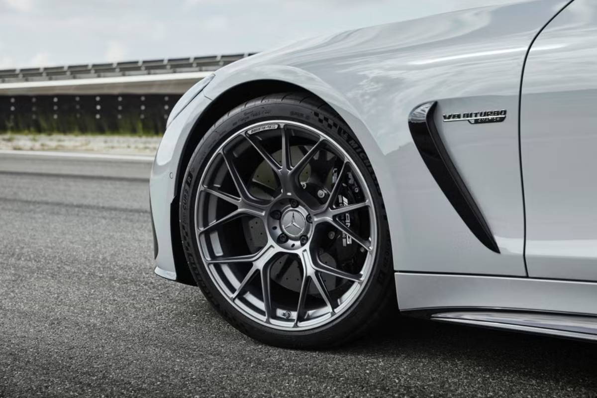 مرسيدس ايه ام جي جي تي 63 برو فور ماتيك بلس 2025