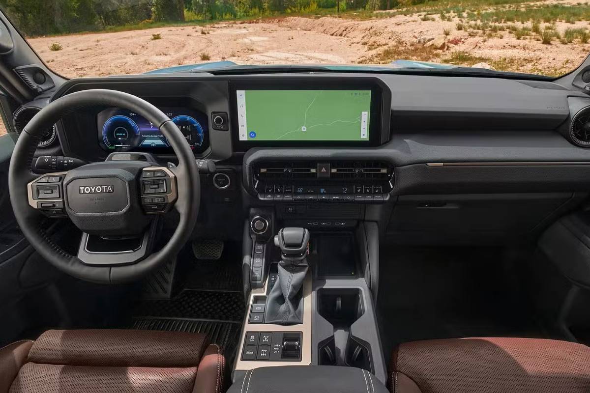 تويوتا لاندكروزر برادو 2024