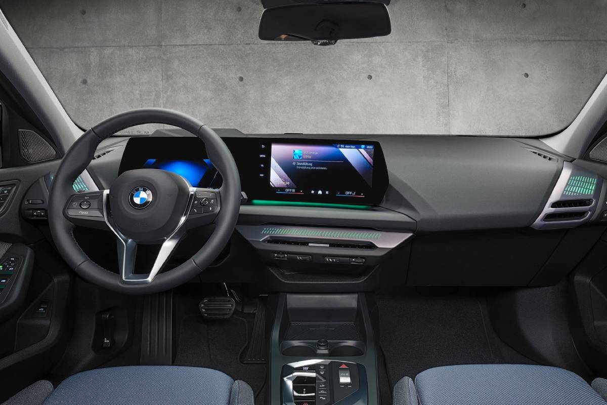 بي ام دبليو السلسة الاولى 2025