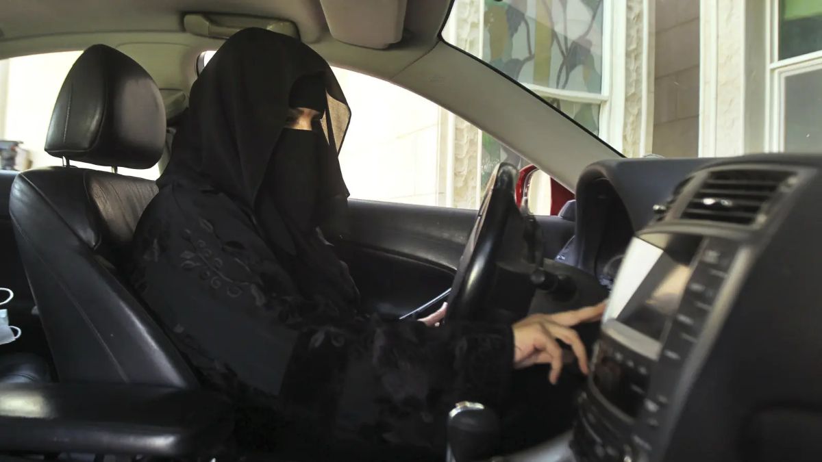 رسوم اصدار رخصة قيادة السياره للنساء