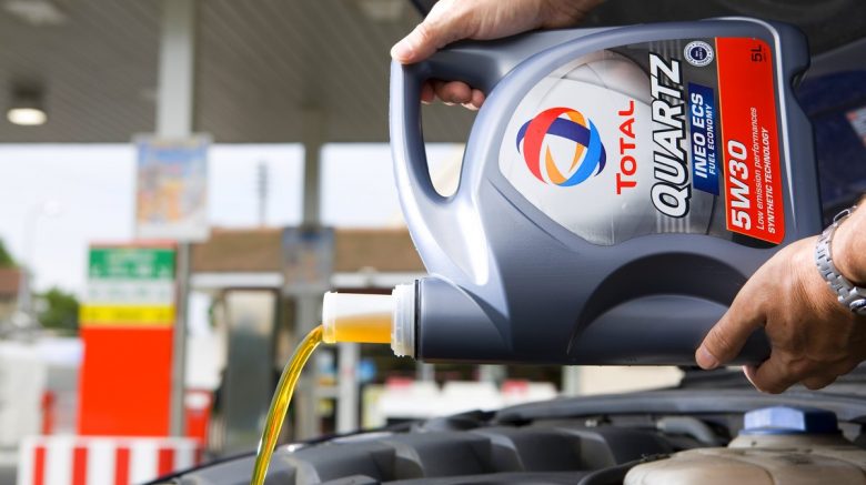 فحص زيت سيارات