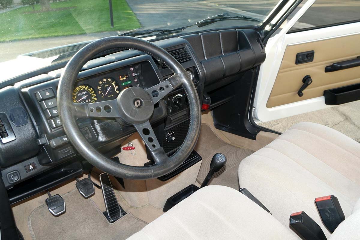 مقصورة رينو 5 تيربو