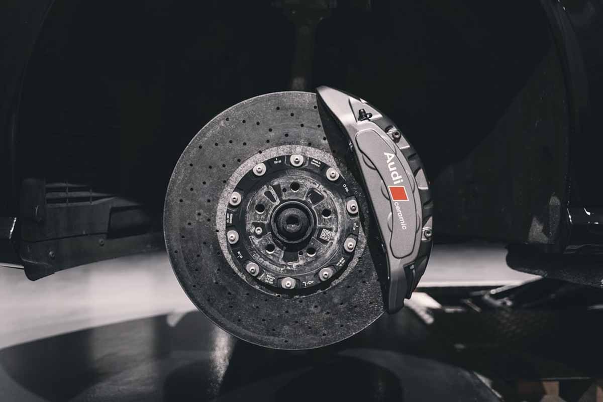 قطع السيارة