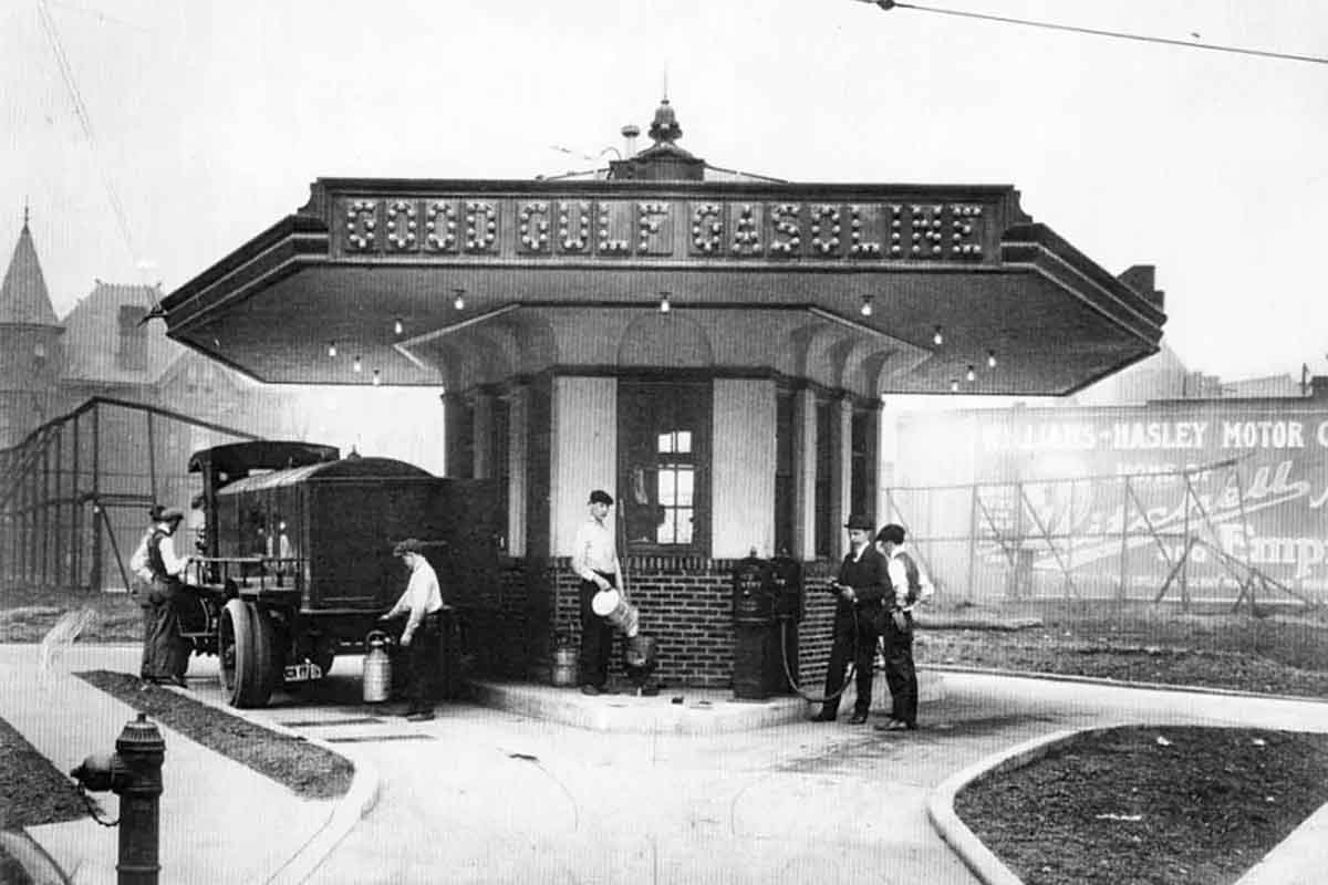 اول محطة وقود