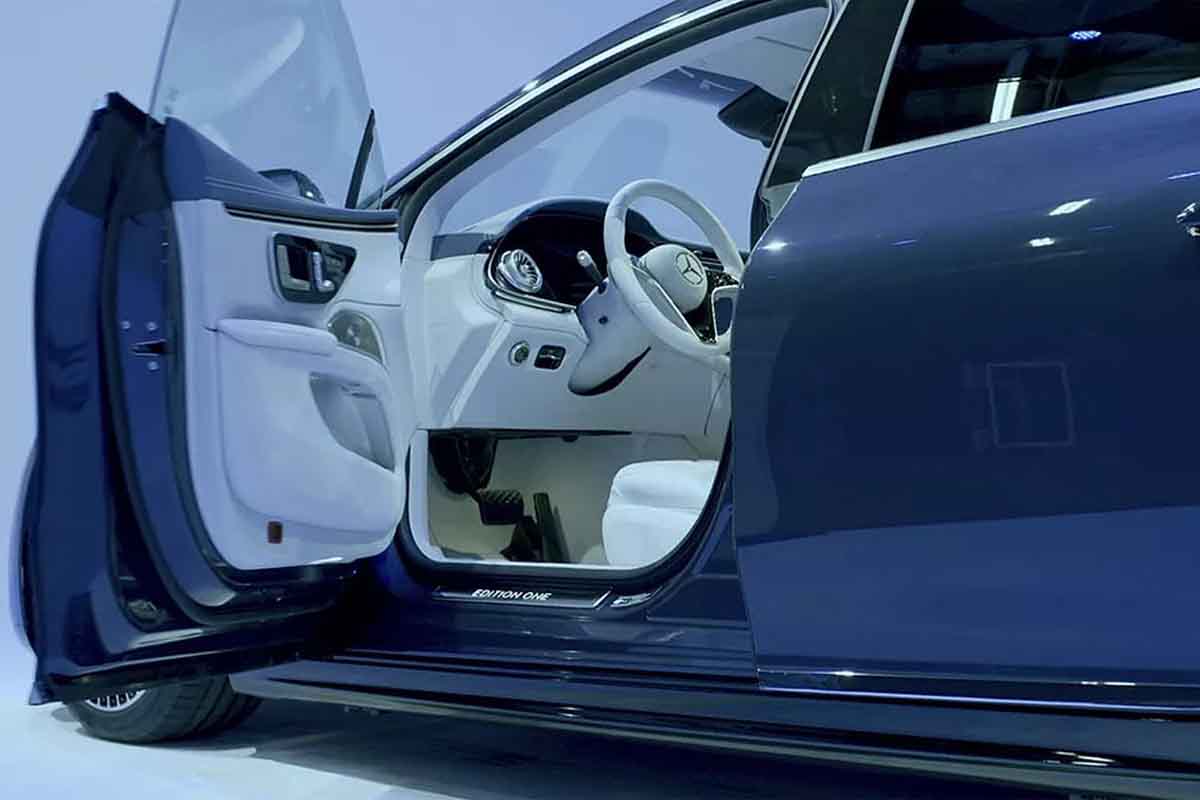 باب مرسيدس اي كيو اس