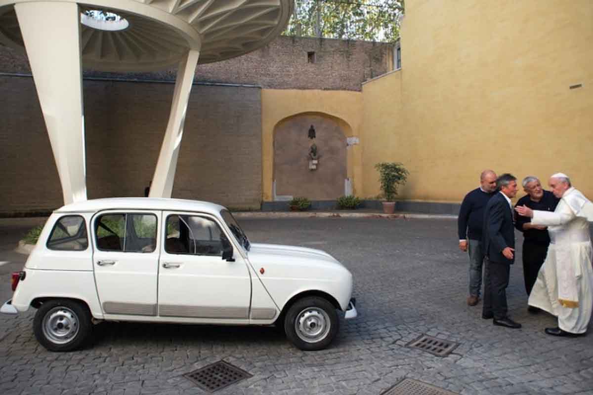 سيارة البابا فرنسيس
