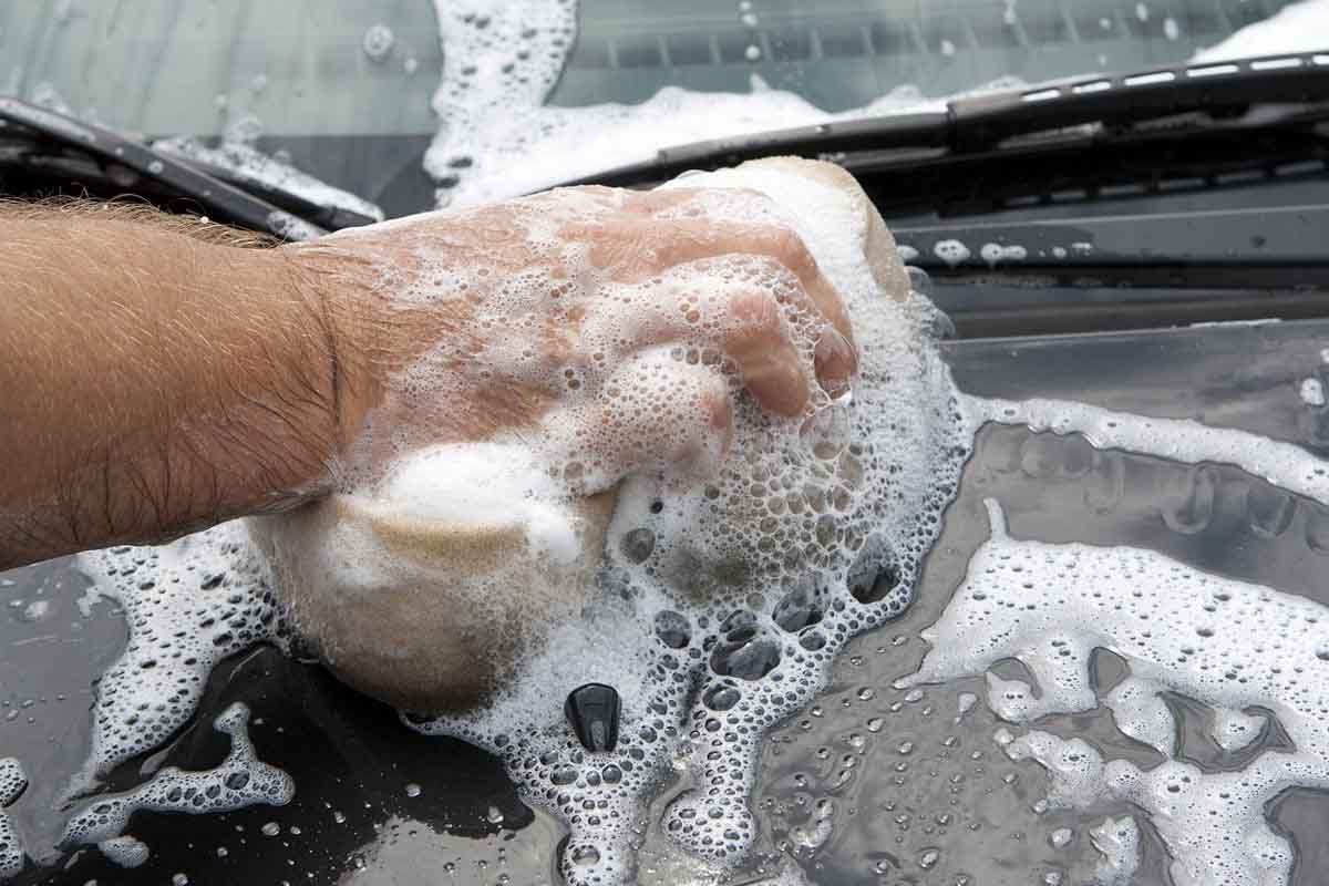 غسل سيارة