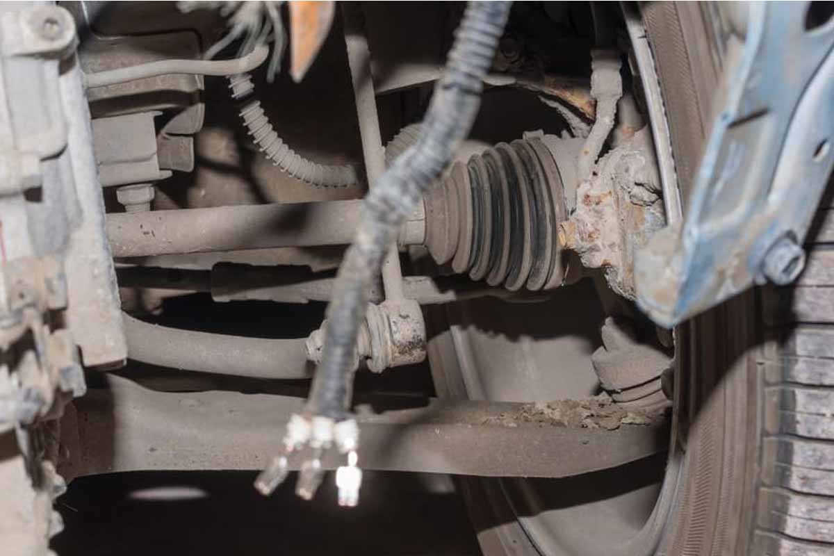 مقصات سيارة تالفة