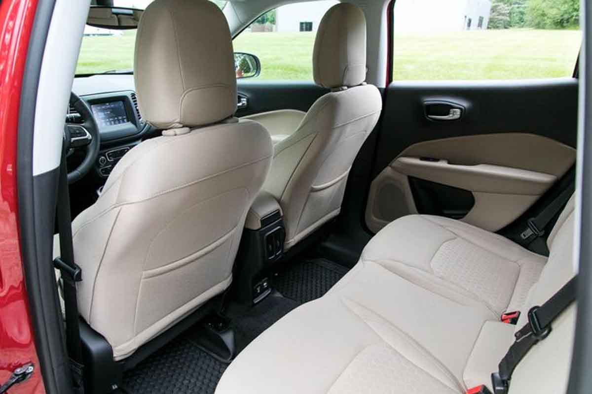 سيارة جيب كومباس