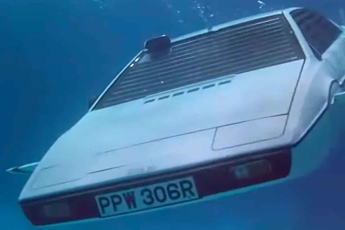 السيارة الغواصة