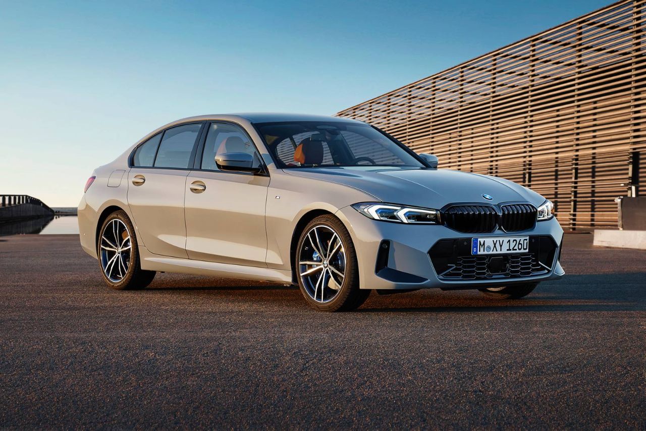هل BMW 3 سيارات فخمة